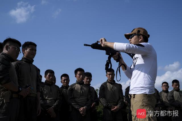 揭秘中国保镖：保镖培训机构组织学员赴老挝进行枪击训练
