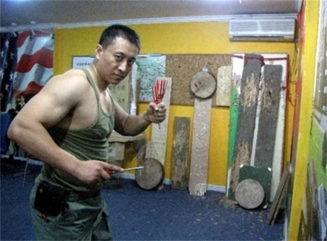 中国第一保镖李旭:曾贴身保护巴菲特,时薪28万