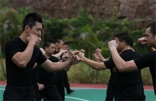 中国第一保镖李旭:曾贴身保护巴菲特,时薪28万