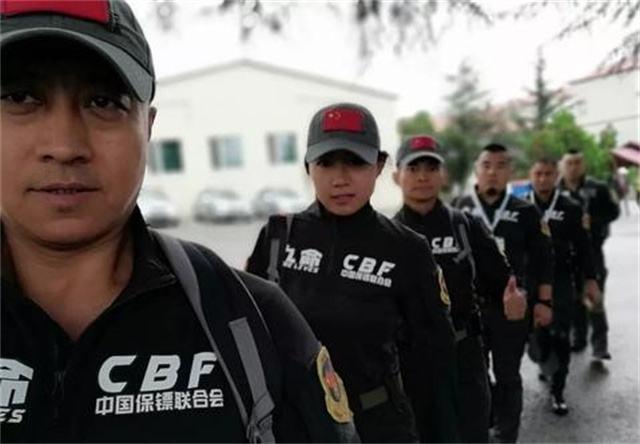 中国第一保镖李旭:曾贴身保护巴菲特,时薪28万