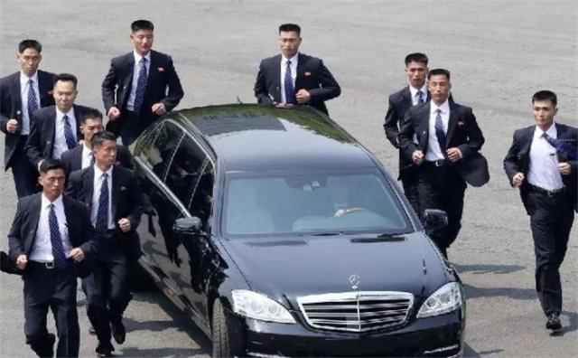 中国第一保镖李旭:曾贴身保护巴菲特,时薪28万